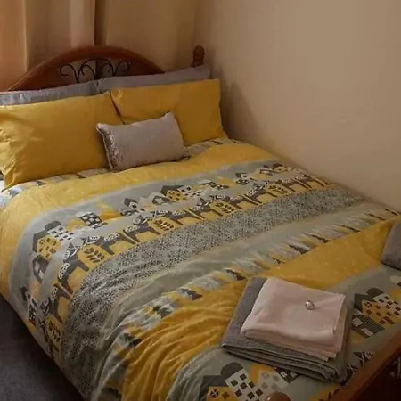 Holiday home Lovely In Near Roundhay Park Leeds (West Yorkshire)