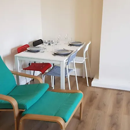 Lovely In Near Roundhay Park Holiday home Leeds (West Yorkshire)