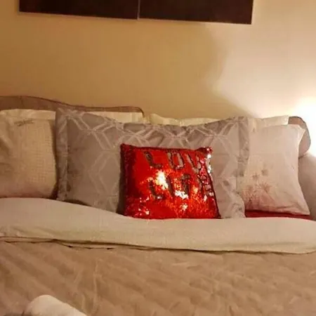 Lovely In Near Roundhay Park Holiday home *