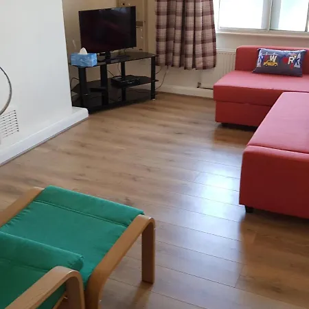 Lovely In Near Roundhay Park Holiday home Leeds (West Yorkshire)