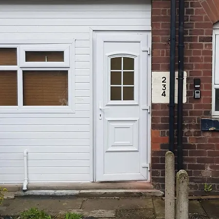 Lovely In Near Roundhay Park * Leeds (West Yorkshire)